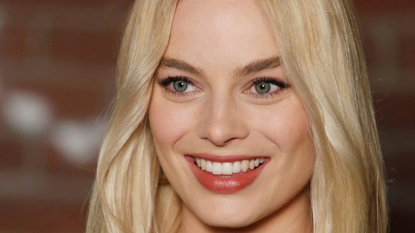 Margot Robbie's Teeth: Her Smile Transformation