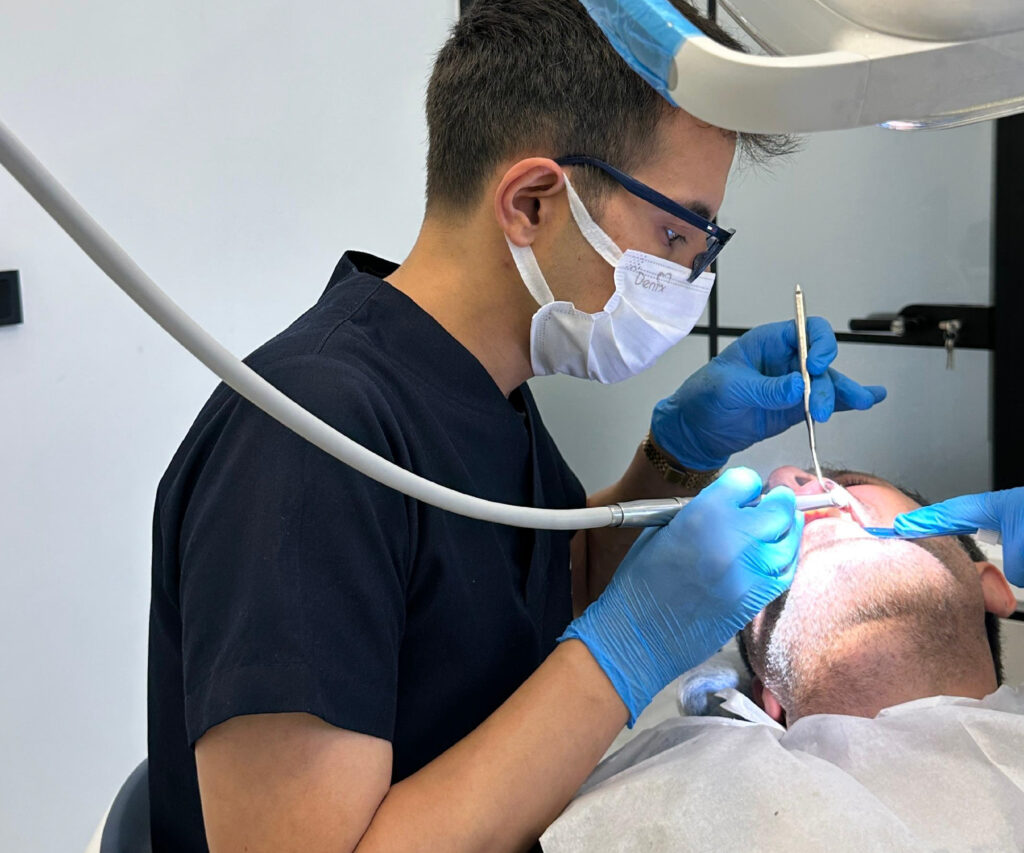 Root Canal Treatment (Endodontics)_Root Canal Treatment (Endodontics),-03